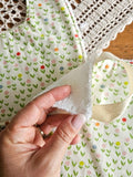 Set composto da bavetta + lavetta , fantasia fiorellini delicati
