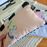 Pochette artigianale con interno impermeabile – Collezione Jessica Fletcher