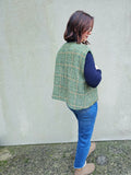 Kimono senza maniche in lana tartan verde/blu, bordo in caldo cotone blu