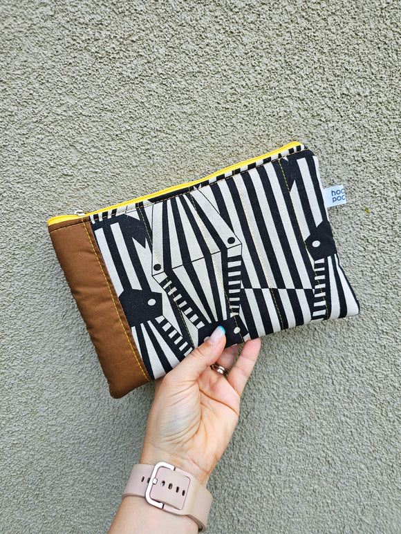 Pochette morbida recycled con impunture in cotone e similpelle, fantasia zebre