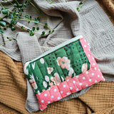 Pochette morbida recycled con impunture in cotone e similpelle, 3 fantasie