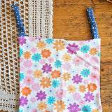 Completo/Berretto orecchielunghe/Scaldacollo da bambino in jersey di cotone, fantasia fiori colorati
