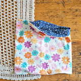 Completo/Berretto orecchielunghe/Scaldacollo da bambino in jersey di cotone, fantasia fiori colorati