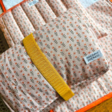 Kit nascita con fasciatoio da viaggio impermeabile, asciugamano e maxi busta fantasia tulipani