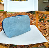 Beauty multiuso imbottito in velluto a costine fiordaliso e interno in tessuto con 4 tasche, fantasia margherite blu