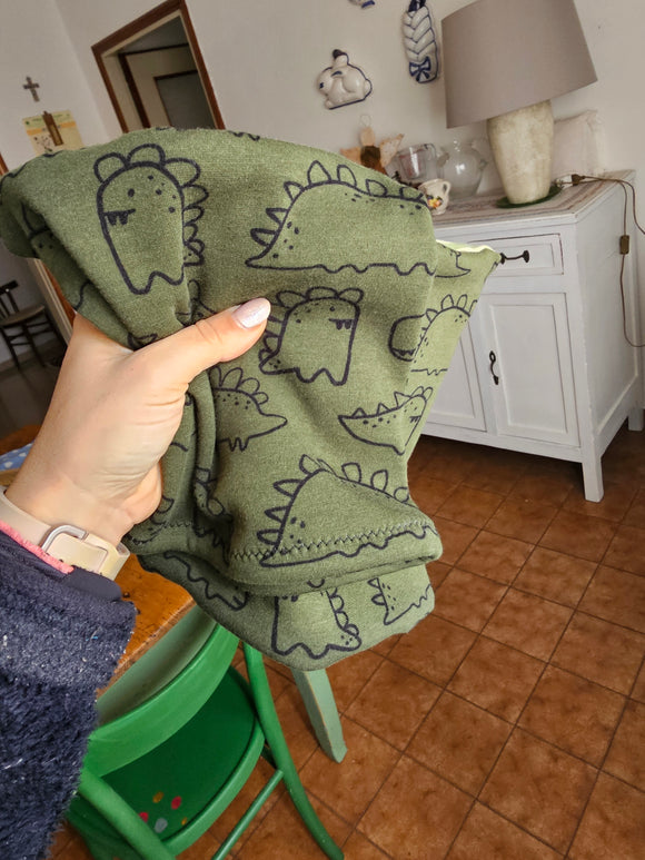 Berretto orecchielunghe/scaldacollo oppure completo da bambino in pile da montagna, fantasia dinosauri