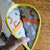 Portacellulare artigianale Codice Daisy in cotone imbottito – custodia con laccio | fatto a mano