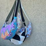 Moon Bag in cotone imbottito – Borsa a mezzaluna geometrica con tracolla regolabile | Fantasia Ziggy