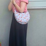 Moon Bag in cotone imbottito – Borsa a mezzaluna floreale con tracolla regolabile | Fantasia Cosmos