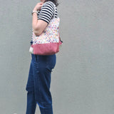 Zaino Enola in cotone floreale – Zainetto artigianale leggero con zip | Fantasia Bloom Rosa