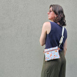 Marsupio Artigianale Cosmos – Borsa Crossbody Compatta con Doppia Tasca Zip