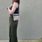 Marsupio Crossbody Bloom – Mini borsa artigianale con doppia tasca zip
