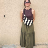 Moon Bag in cotone imbottito – Borsa a mezzaluna a righe bianco e nero con tracolla regolabile