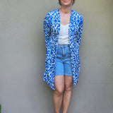 Kimono in viscosa Ikat Blu e Bianco – versione corta