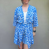 Kimono in viscosa Ikat Blu e Bianco – versione corta