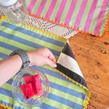 Tovaglietta americana artigianale a righe con passamaneria – collezione Stripes & Vibes