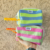 Mini beauty a righe con doppia cerniera e interno impermeabile – collezione Stripes & Vibes