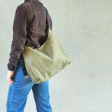Borsa MOU in tessuto scamosciato rosso – tracolla regolabile, uso a spalla e crossbody (Copia)
