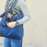 Borsa MOU blu in tessuto scamosciato con interno jacquard