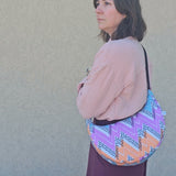 Moon Bag in cotone imbottito – Borsa a mezzaluna geometrica con tracolla regolabile | Fantasia Ziggy