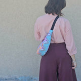 Moon Bag in cotone imbottito – Borsa a mezzaluna geometrica con tracolla regolabile | Fantasia Ziggy