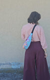 Moon Bag in cotone imbottito – Borsa a mezzaluna geometrica con tracolla regolabile | Fantasia Ziggy