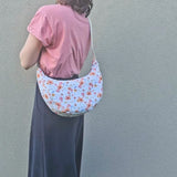 Moon Bag in cotone imbottito – Borsa a mezzaluna floreale con tracolla regolabile | Fantasia Cosmos