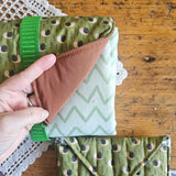 Kit nascita mamma & bambino – fasciatoio da viaggio e pochette coordinata artigianale, fantasia chiocciole