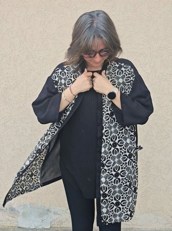 Kimono in viscosa di cotone leggerissima, fantasia Orchidea Nera